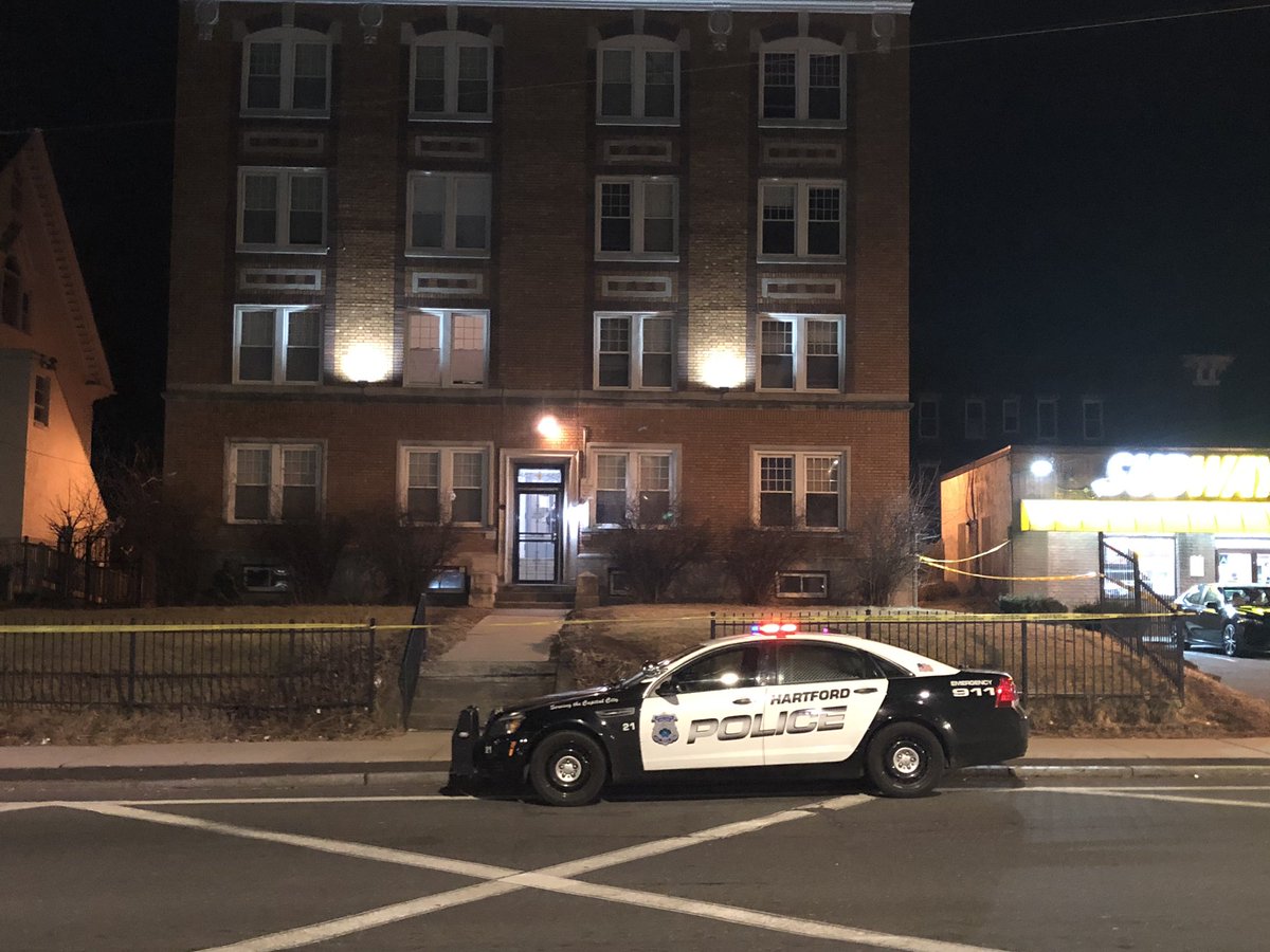 #BREAKING: 21 year old shot and killed in #Hartford outside apartment building on Farmington Ave. this is the second homicide this week. The 6th so far this year. <a href="/WTNH/">WTNH News 8</a>