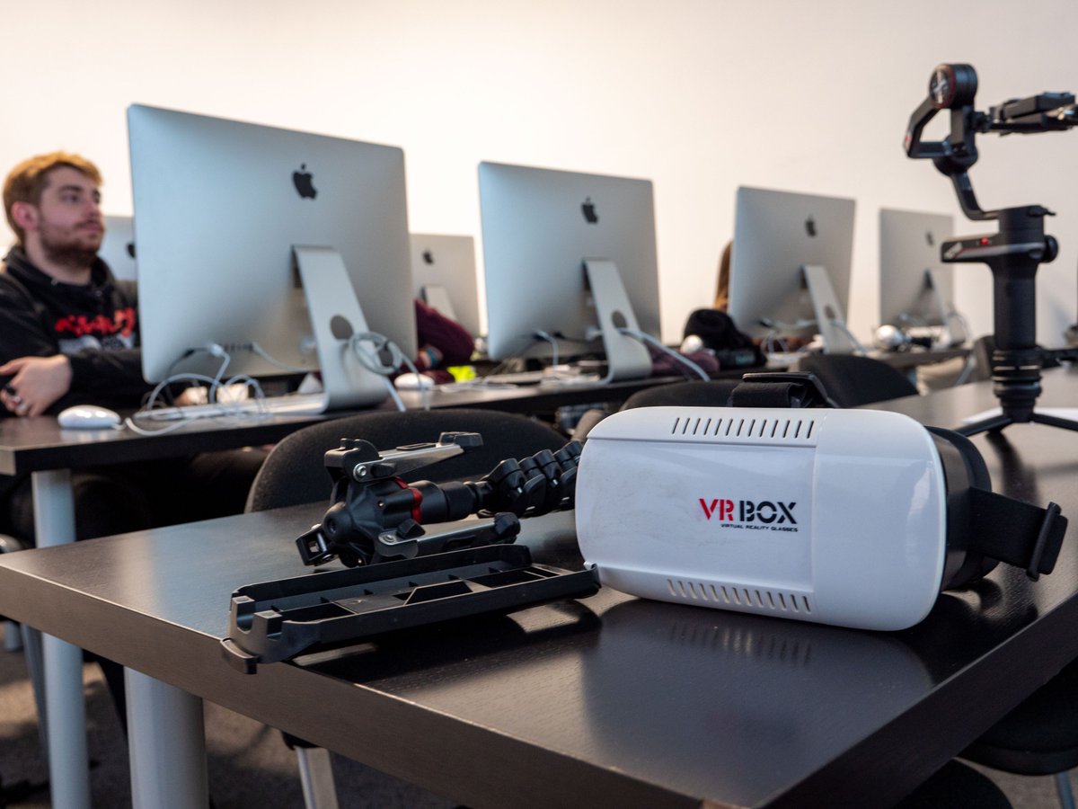 CentaEscuela's tweet photo. Hoy viernes compartimos imágenes de los talleres de Timelapse y VR360 que han realizado los alumnos durante esta semana.
Las matrículas para el curso 2020-2021 están abiertas. Aprovecha este mes para matricularte y obtendrás un 5% de descuento. https://t.co/TUd10sIn9D