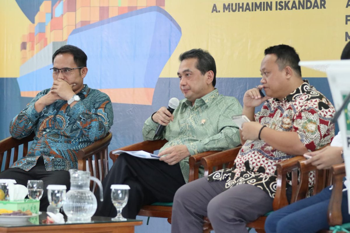 harus selalu prioritaskan kepentingan Nasional, dalam hal ini adalah rakyat harus mendapatkan jaminan ketersediaan stok bahan pokok dan menjaga agar jangan sampai harga melambung tinggi di pasaran 

#OptimisHadapiCorona