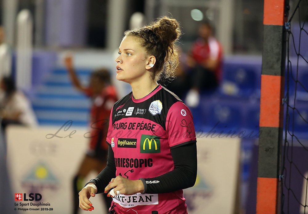 SportDauphinois's tweet photo. #LBE Entretien avec @camille_dpst ​, la gardienne de @BDPhandball qui retrouve son ancien club de @TSCVHBOfficiel ce soir
---
https://t.co/SZl2GZiK3l https://t.co/j2idi6EztL