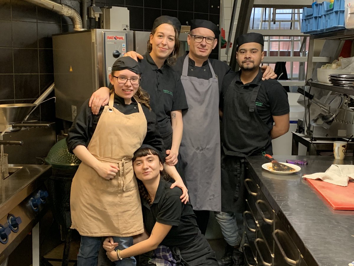 Keuken staf klaar voor culinaire 11-city tour