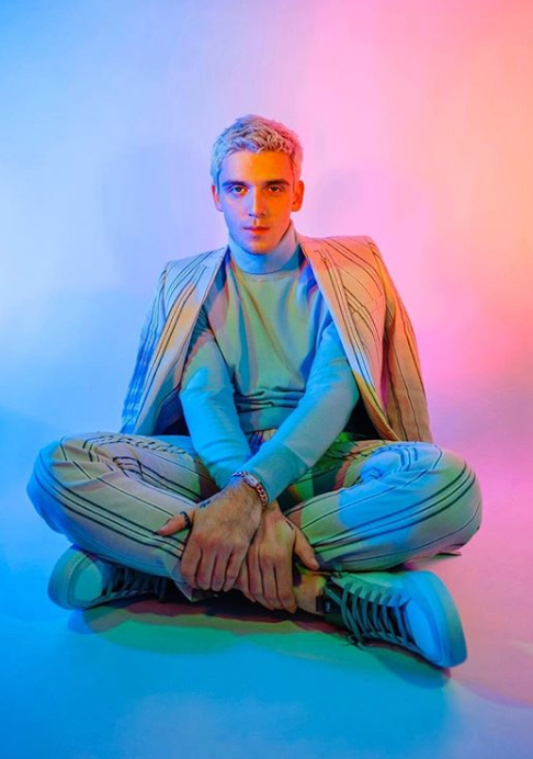 Summer Style vibe 🌈

<a href="/lauvsongs/">lauv</a> for <a href="/pulsespikes/">Pulse Spikes</a>

Today Lauv Dropped his Debut album ~how i'm feeling~

lauv.lnk.to/howimfeeling

Featuring our Partridge Two-Piece suit shop the look below 

twistedtailor.com/products/twist…

📷: dfreske 

#twistedtailor #menswear #pulespikes #lauv