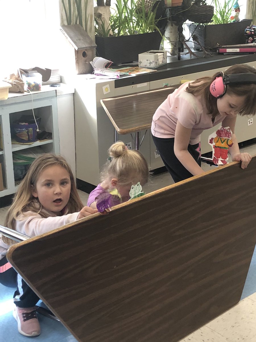 Frog and Toad puppet show retells! Fully engaged students, arts, dramatic play, reading and comprehension! What a great lesson activity! <a href="/Super_GPS/">Greenfield Public Schools</a> <a href="/jillflanders/">Jill Flanders</a>
