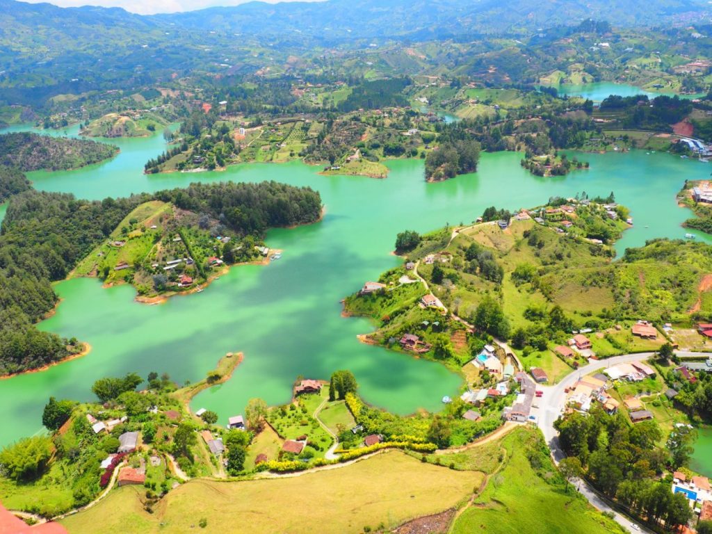 triptable_es's tweet photo. Cosas que hacer en Guatapé, Colombia – Una guía de viajes https://t.co/K6k1CpJMFG https://t.co/7DQI9XB5do