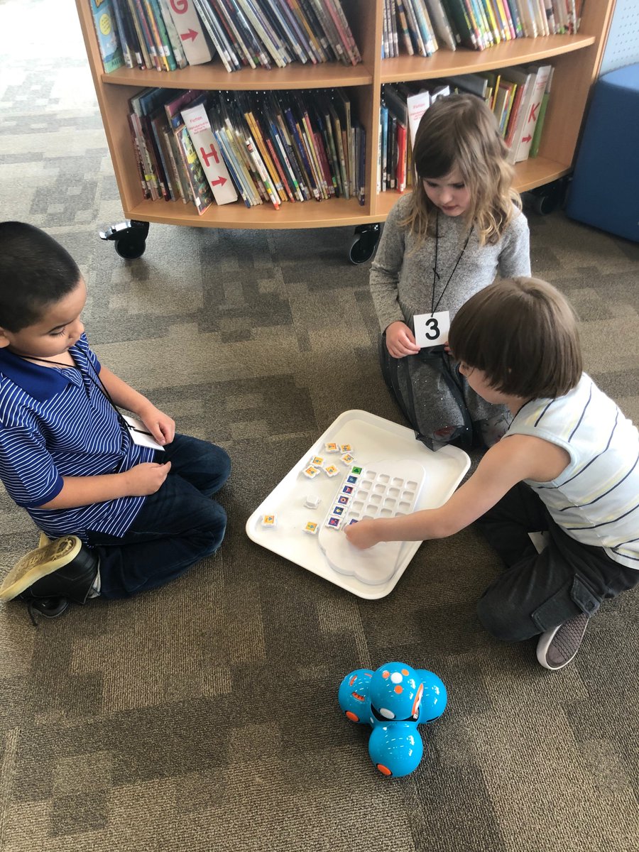 MeyerLib_SD735's tweet image. Our first kindergarten class met our Dash robots this week and used Puzzlets to code them! The excitement was so real. 🤖🥰 @WonderWorkshop @Puzzlets #codingunplugged #simplyamazingSD735