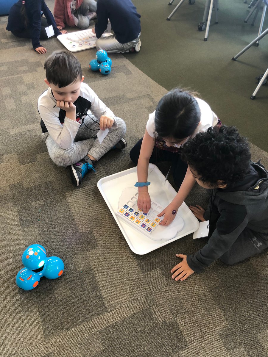 MeyerLib_SD735's tweet image. Our first kindergarten class met our Dash robots this week and used Puzzlets to code them! The excitement was so real. 🤖🥰 @WonderWorkshop @Puzzlets #codingunplugged #simplyamazingSD735