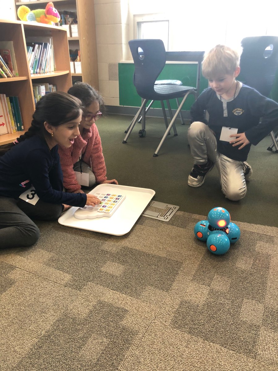 Our first kindergarten class met our Dash robots this week and used Puzzlets to code them! The excitement was so real. 🤖🥰 <a href="/WonderWorkshop/">Wonder Workshop</a> <a href="/Puzzlets/">Puzzlets</a> #codingunplugged #simplyamazingSD735