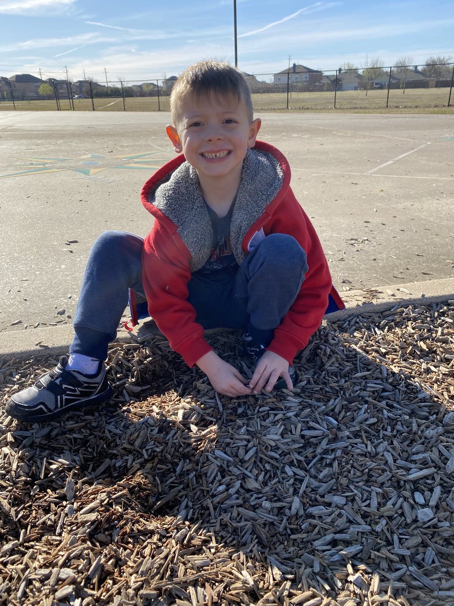 cathyycook's tweet photo. Enjoying recess on a beautiful day! https://t.co/NVVHavvED2