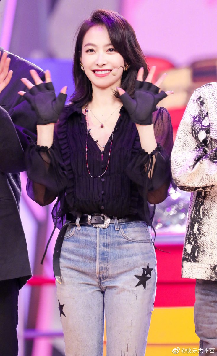 fxspainn's tweet photo. [FOTOS] 200227

Previews de "Happy Camp", con #VictoriaSong. (1/2) https://t.co/UFF31B1H7C