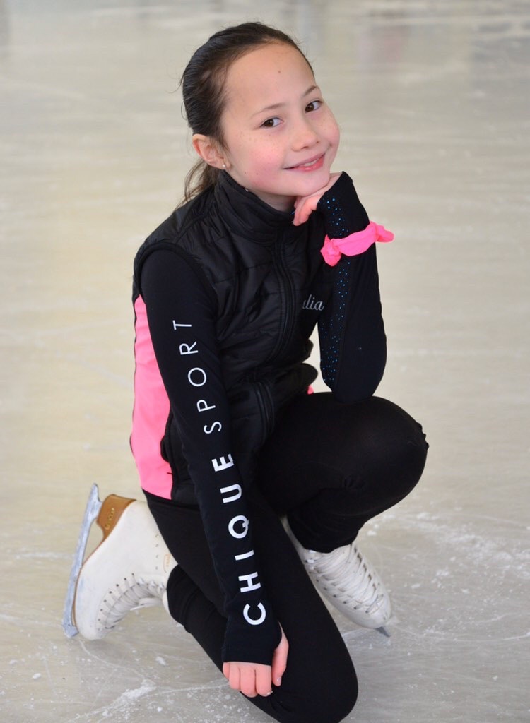 Do what you love &amp; love what you do💕💗💞

Brand Ambassador Julia looking gorgeous in the #ChiqueSport Passion Half-Zip Top paired with the Train To Win Bodywarmer in Pink! 

Steal her style at chiquesport.com 🛍 #FigureSkating