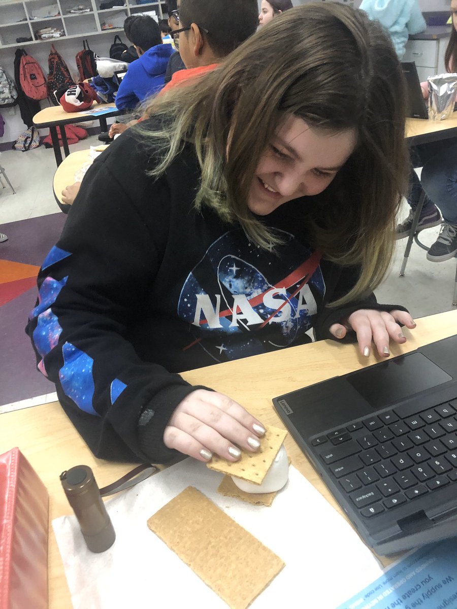 Mrsknadeau's tweet image. 🔥Flashlight reading and campfire snacks.#wrmswolves #righttoreadweek #reynproud #Campreadsmore