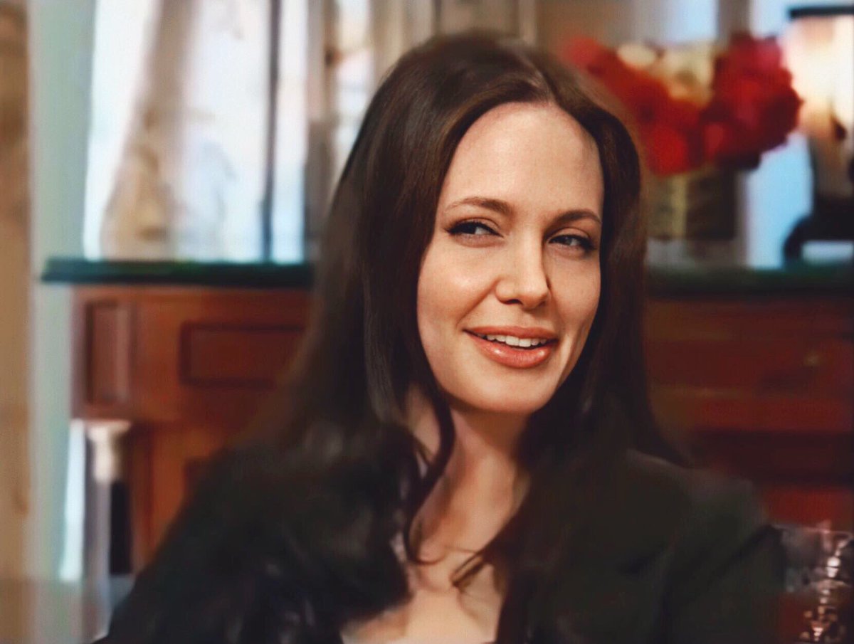 yodjaiii's tweet photo. impossible to resist her 💕 #Angelinajolie https://t.co/pz9jy5b2po
