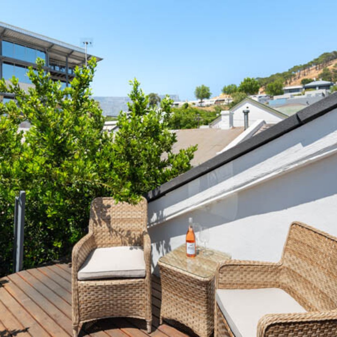 Dunstone_Estate's tweet photo. Come enjoy the last months of summer sun and fun at our beautiful Cape Town cottage.  A stones throw from the V&amp;A waterfront, close to beaches, restaurants &amp; all the sights Cape Town has to offer! To book visit: https://t.co/dud1V8cXck
#Dunstone #SouthAfrica #CapeTown https://t.co/3xoYQo1eY5