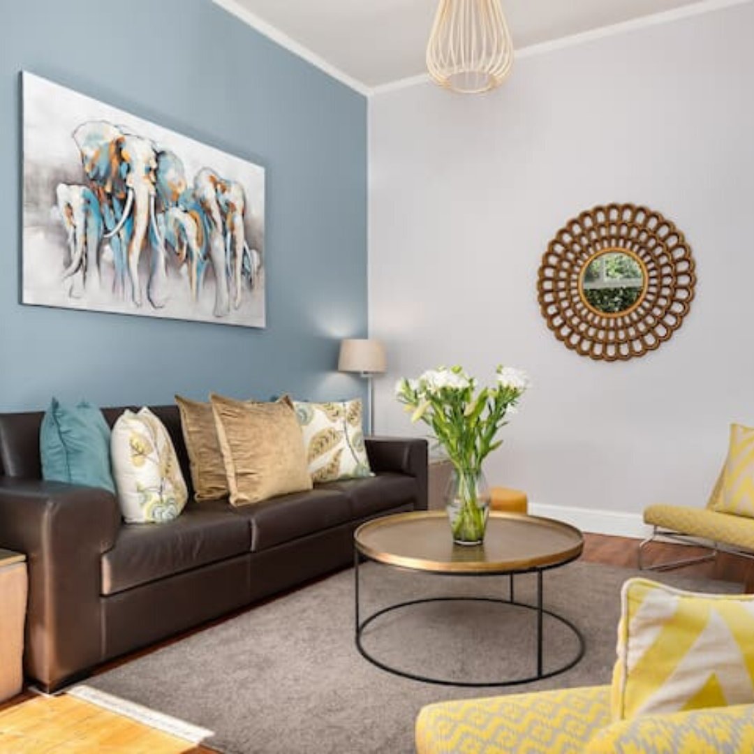 Dunstone_Estate's tweet photo. Come enjoy the last months of summer sun and fun at our beautiful Cape Town cottage.  A stones throw from the V&amp;A waterfront, close to beaches, restaurants &amp; all the sights Cape Town has to offer! To book visit: https://t.co/dud1V8cXck
#Dunstone #SouthAfrica #CapeTown https://t.co/3xoYQo1eY5