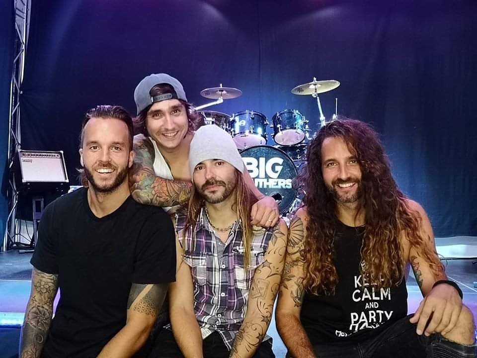 efedeproduccion's tweet photo. Arranca el fin de semana y no hay mejor manera que empezarlo con @BigMouthersband !!!
Esta noche os esperan en Espai Titus #Badalona a las 23.30h! #Espaititus
Entrada gratuita sólo tienes que pagar tu consumición.
Yo no me lo pensaría!! Rockband auténtica y un directo brutal‼️ https://t.co/jq7ewnDmue