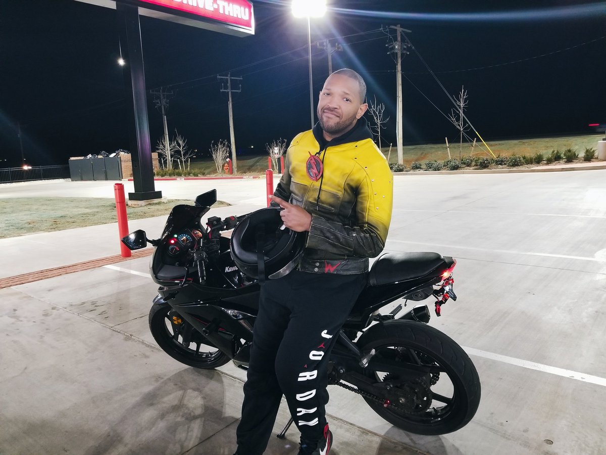 ThatJDGriffey's tweet photo. Bought 2 bikes in 2 months
I'm gonna chill out now 🏍🏍💵💵🤦🏽‍♂️😂
Let's get this weekend of wrestling started
#kawasakininja #blackmamba #speedster 
reverseflash #fridayvibes

#JDGriffey #PinGriffeyJr #grindwell #grindtime #GriffeyGotYourSix https://t.co/4gJrdbSvIg
