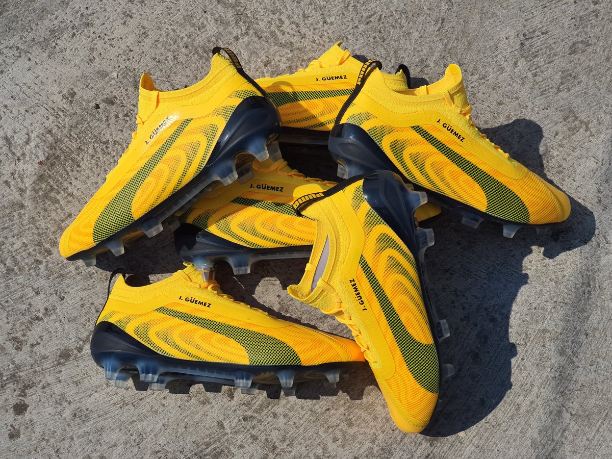 TachoMexTc's tweet photo. Un placer #entintardemagia los botines @PUMAmexico #pumaone #sparkpack de @guemezjavier . Muchas gracias por confiar #tachomex #tucalzadonuestrapasion #diadeestrenarunospuma https://t.co/etPblbLXAU