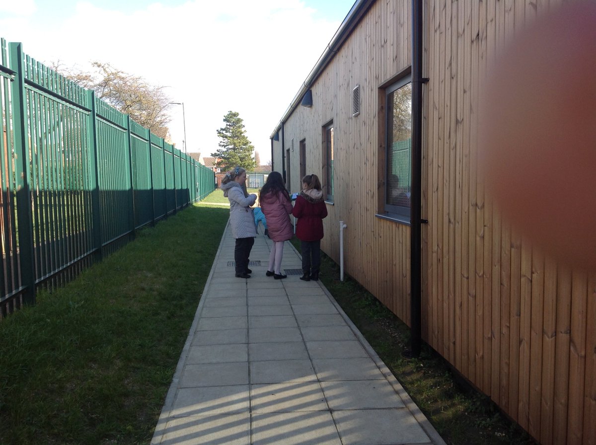 UptonClass's tweet photo. This afternoon, Upton have been testing their scientific knowledge of reversible and irreversible reactions taking part in a treasure hunt quiz! @Acreheads7ST @UptonClass https://t.co/NK4hLFGo85