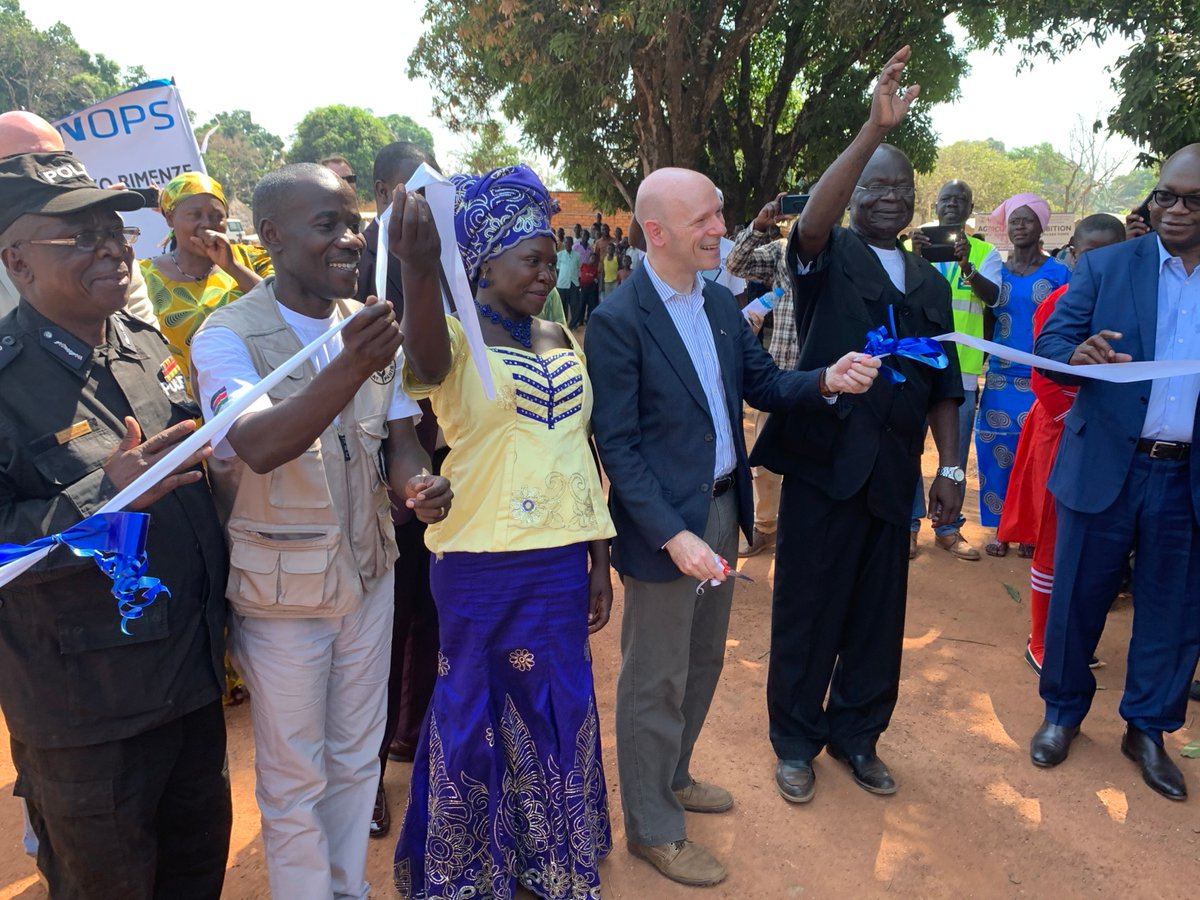 UNOPSSouthSudan's tweet photo. U.S Ambassador to #SouthSudan Tom Hushek cuts the ribbon to officially inaugurate the 78km of feeders roads in Western Equatoria, rehabilitated by @UNOPS with funding from @USAIDSouthSudan https://t.co/dfYqSfRtq2