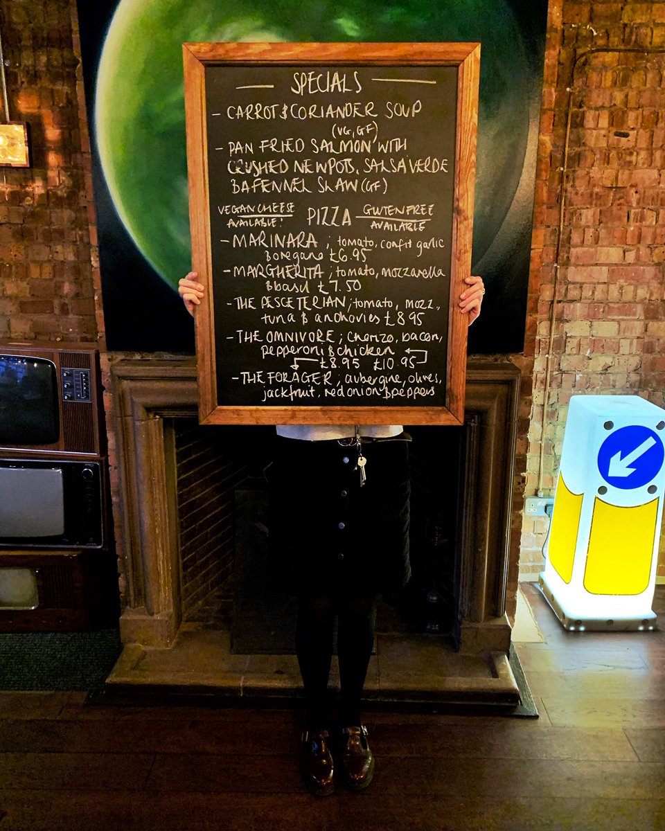 I mean... We can’t find Jess but we seem to have gained a specials &amp; pizza board 🤷🏽‍♀️💥🥳 Come &amp; join us this eve! We have food, craft beers &amp; a whole host of happy faces 🙌🏽❤️ #FridayBaby #MuswellHill #CraftBeerMe #PizzaForTheWin