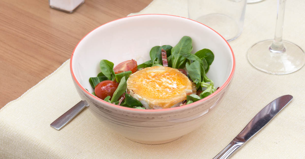 La_Bekada's tweet photo. Este finde nos lo comemos ¡con ensalada 🥗🥗🥗!
📸 Ensalada de canónigos con queso de cabra y aliño dulce https://t.co/3BYH3iOC1S