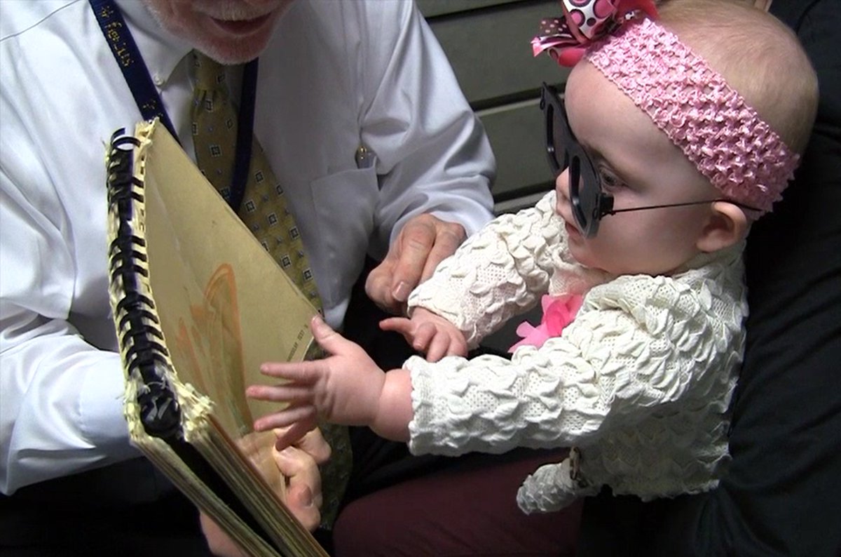 InfantSEE's tweet photo. Infant demonstrating 3D response. Check out more components of an infant eye and vision assessment at https://t.co/MOOLmKSp8A https://t.co/61Id7agCtx