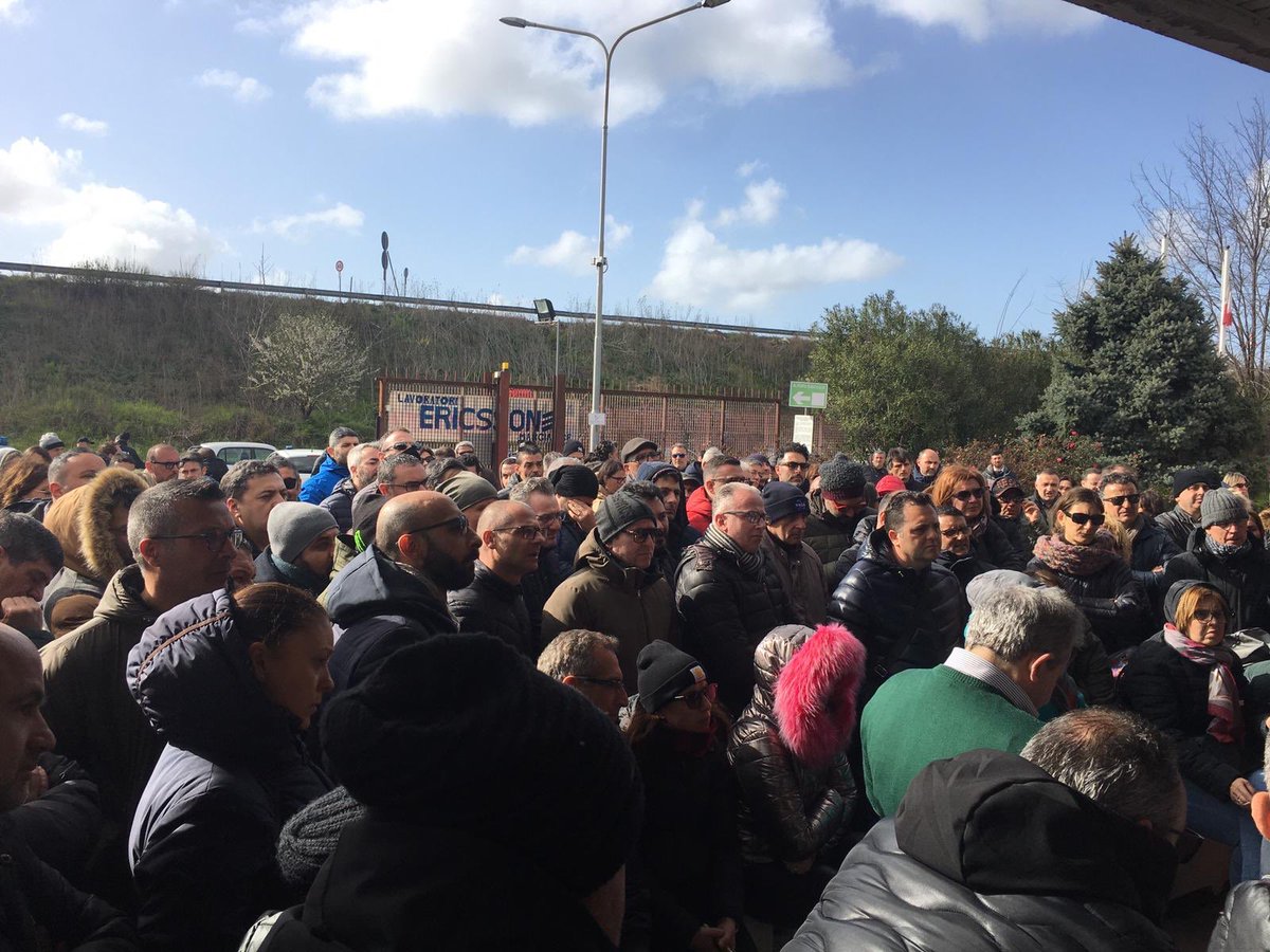 🔴⚙️ #SOSJabilCircuitItalia #Marcianise
La lotta continua. Oggi assemblea davanti ai cancelli dell’azienda insieme ai lavoratori per la difesa del lavoro.