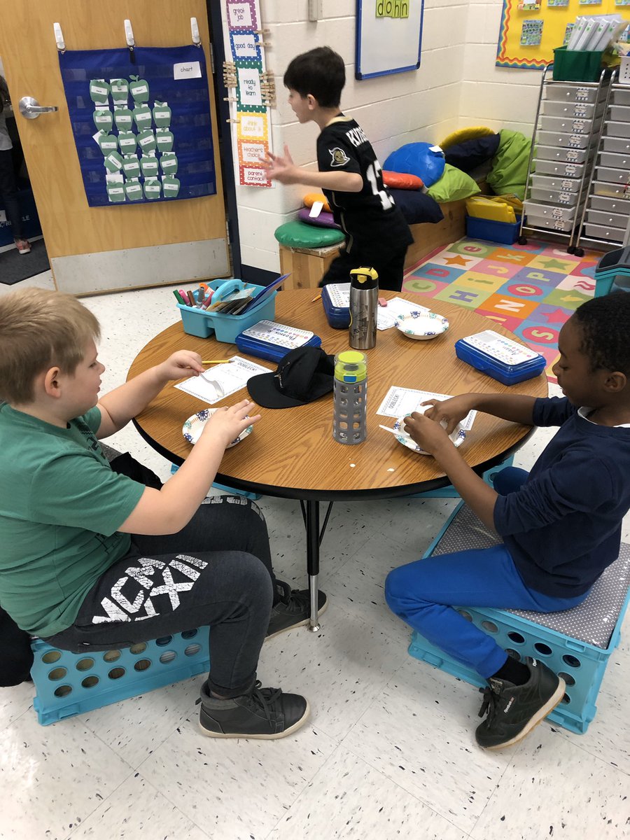lfarmerteach's tweet photo. A little Oobleck fun! Read Across America Week @PThiessen_LCPS https://t.co/jxzdZdQmY1