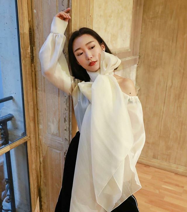 Couldn’t help but reminisce @angelialei during last Paris Fashion week in ‘Tesme’ in white. 😍 Discover it online ✨ #essevie ift.tt/2TPdPU6