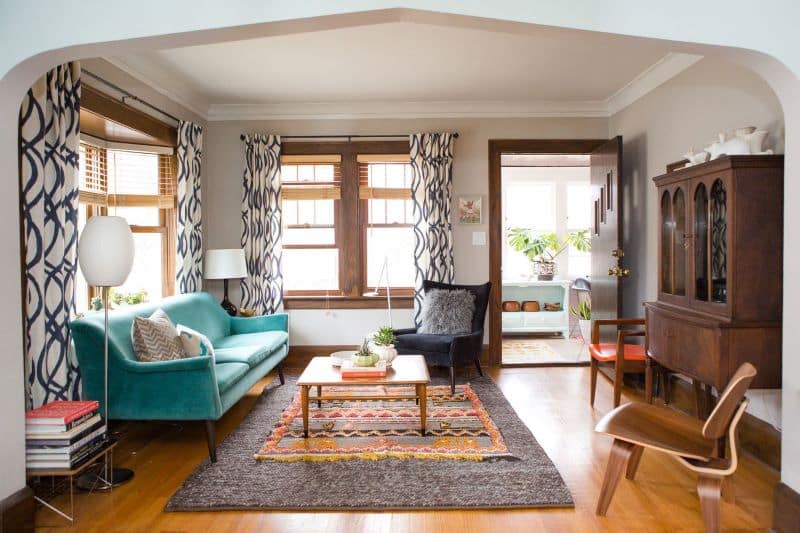 Nazmiyal's tweet photo. Today We Discuss Home Decorating with Small Rugs https://t.co/djCgQwoFxr #nazmiyal #rugs #carpets #smallrugs #homedecor #interiordesign #interiorstyling #interiors #antiquerugs #modernrugs #arearugs #orientalrugs #persianrugs #interiordecorating #tapestry #weaving #decor https://t.co/fIix1XqmbU