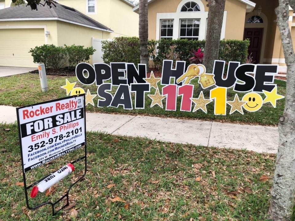 EmPhillipsSells's tweet photo. Getting ready for our Open House tomorrow! 

407 Nuestra Pl., Groveland 

Stop by and say hello from 11-1p!

Special thanks to Bloomin Yard Cards for putting this out this morning!! https://t.co/1Ffz7Bm38v