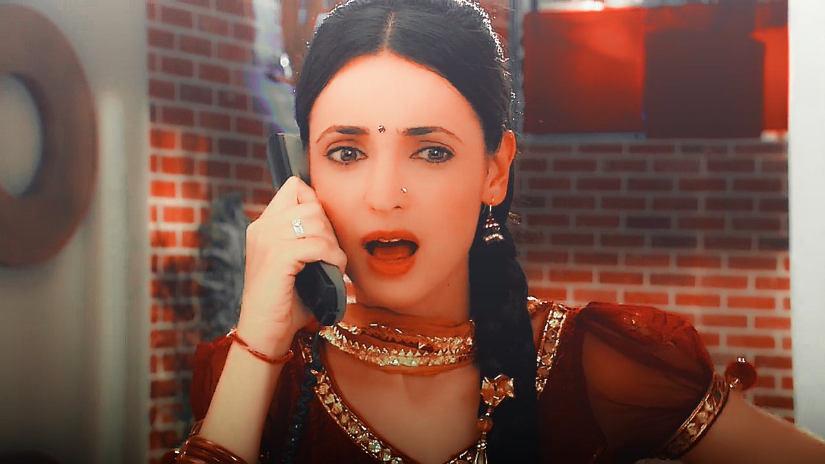 Episode 13K - "Waise Aapki awaaj kaafi jaani pehchaani si lag rahi Hai" A - "Bakwaas band Karo Aur lavanya ko bulav" #Arshi  #RabbaVe  #IPKKND #SanayaIrani  #BarunSobti