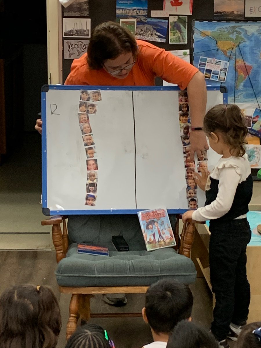 Democracy and autonomy at the JK/SK level🙌 Kudos to <a href="/MrsMAlford/">EYM</a> for turning movie selection into an educational activity!🎬 Students were asked “which movie has more votes?” and “how do you know?”, to incorporate numeracy! #EY_uwindsor @EY_uwindsor <a href="/gecdsbpro/">GECDSB PR</a> <a href="/PrinceEdwardPS/">Prince Edward Pacers</a>