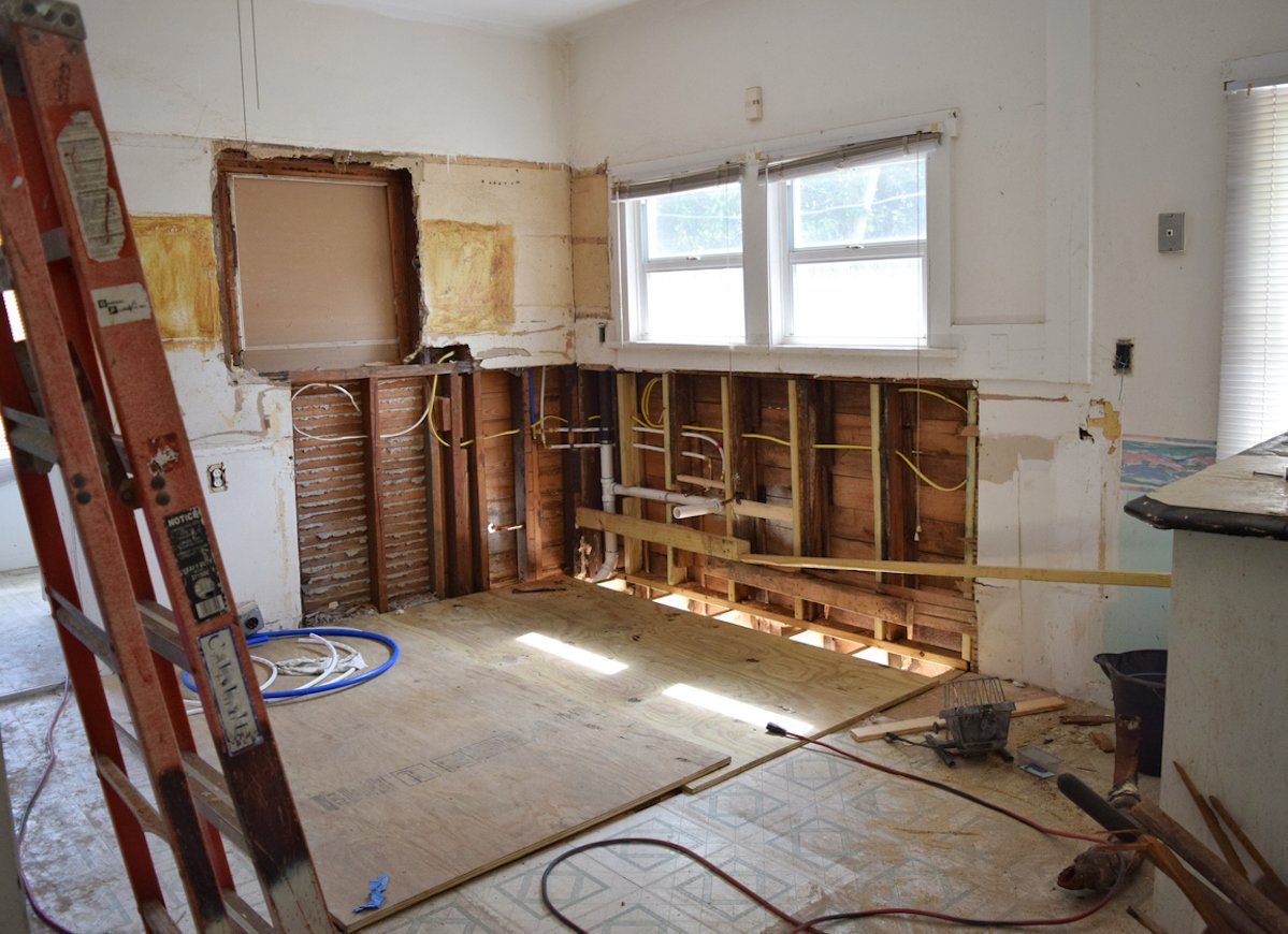 These Impressive Before-and-After Photos Will Make You Want to Buy a Fixer-Upper bobvila.com/slideshow/thes…