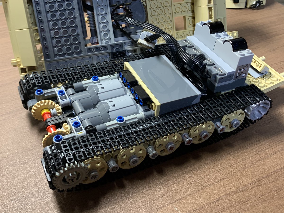 さくりん 3 21佐倉レゴ3 27痛天 動力系 Lモーター2個を歯のベベルギアで減速した感じ 受信機は2個で一つは走行用 一つは砲塔遊び用 サスペンションつけたかったけど サイズ優先で却下 早くタンカラーで足回り揃えたい T Co 8hc6dr5ryp