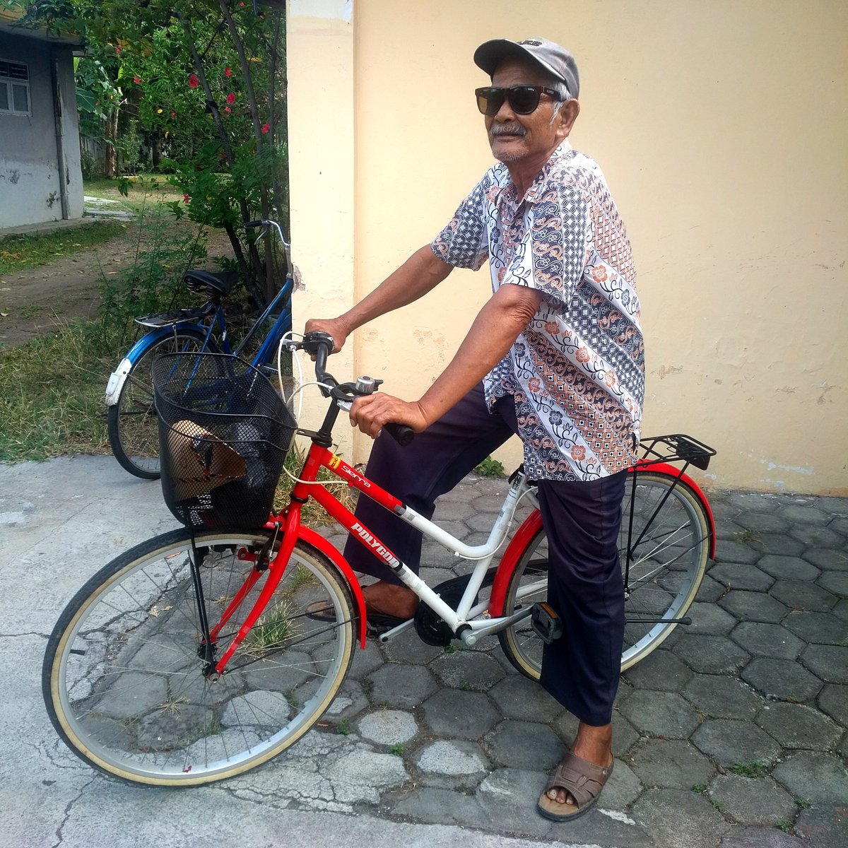 This is Sunaryo. He was a full member of the Partai Komunis Indonesia, the world's largest communist party outside of the USSR and China. In 1965, his friends were killed and he was imprisoned. Here he is, now 75 years old, ready to ride home after one of our many interviews