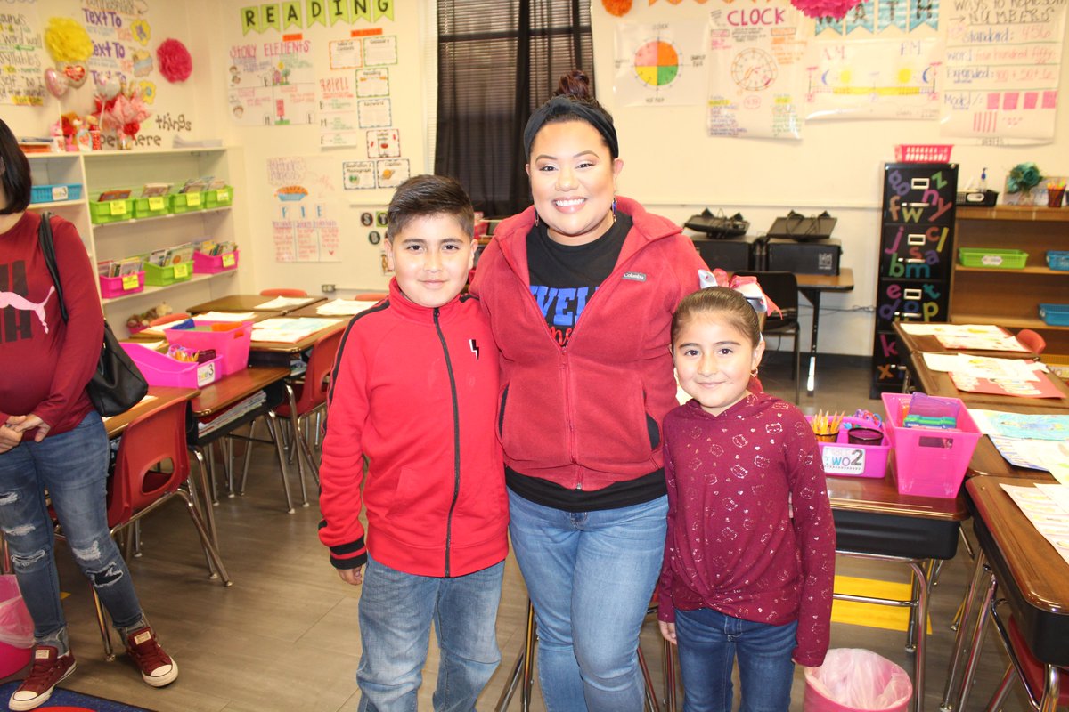 SivellsElem's tweet photo. Open House at Sivells was a huge success! We had lots of families come out and view all their students hard work and visit the library as well! #wearewharton #sivellssuccess #sivellsrocks #sivellsrules #sivellsstrong https://t.co/NUATpeg9fQ