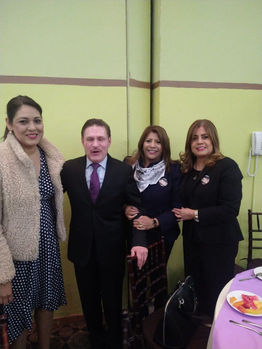 La Fecop presente en el desayuno de la mujer por parte de las autoridades. Saludos amigas.