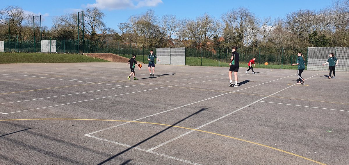 SAGCSEPE's tweet photo. This year 9 group are being introduced to playing netball, for the boys, and coaching netball, for the girls. A really enjoyable lesson, and the weather was very spring-like 👏🏼 https://t.co/Bna7835qDj