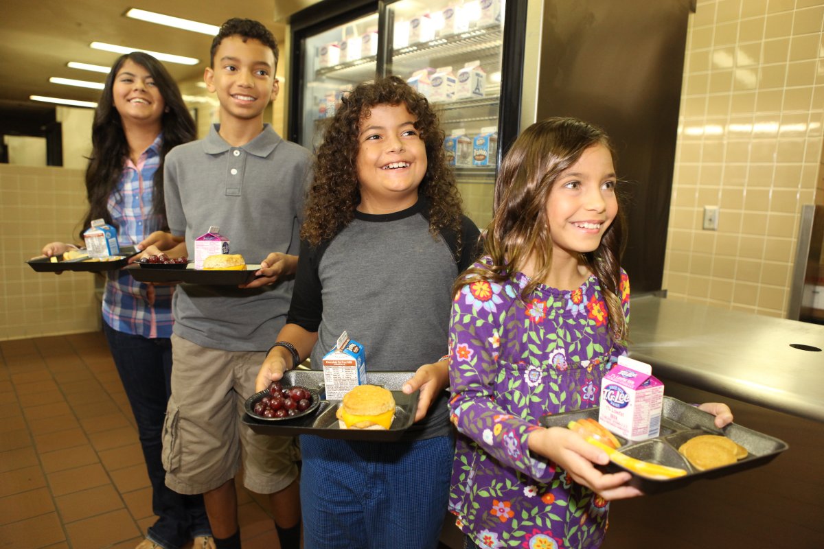 TheDairyRD's tweet photo. Join @AAPHealthyWeight on March 17 to learn about the vital role pediatricians and school meals play in achieving optimal nutrition for children. Register for the free webinar w/ Dr. Robert Murray &amp; @DonnaMartinRD here: https://t.co/nExQwDwvFu https://t.co/slrY1DZwif