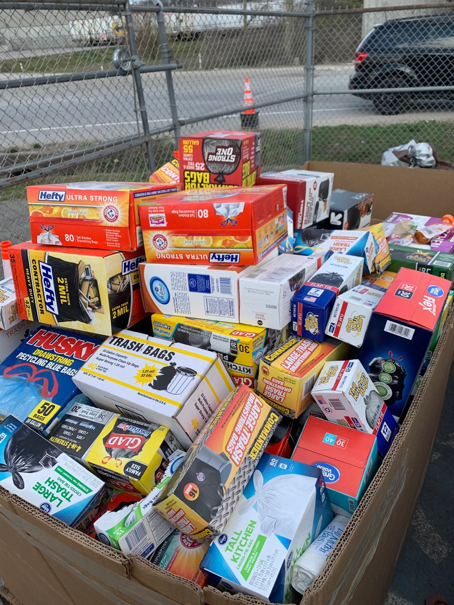 greenbayschools's tweet image. The @greenbayeasths Rhapsody in Red show choir students made it safely to Nashville for their big competition. This morning they spent time volunteering to help the victims of the Nashville tornadoes. Thanks to everyone who donated supplies! #RedDevilPride #CommunityReady