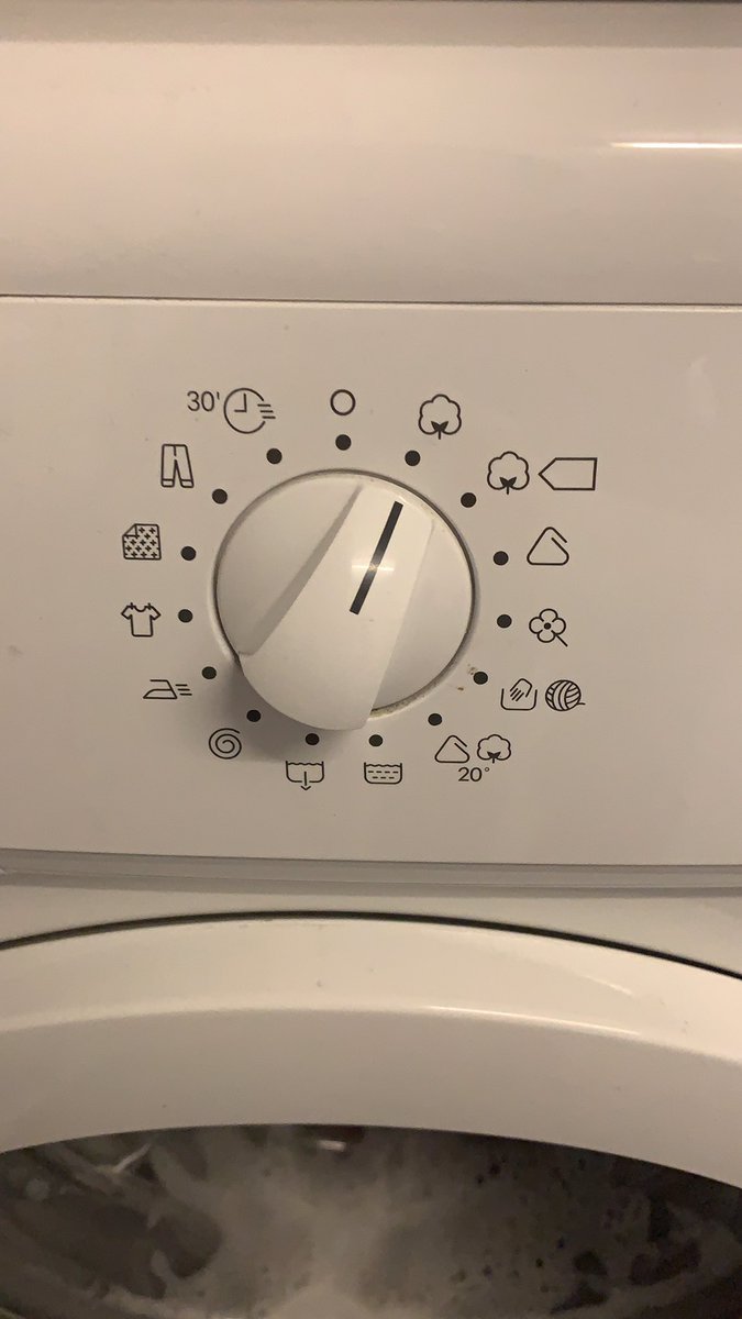 sprog_ch's tweet photo. Googling the meaning of the washing machine wash programme symbols for like tenth time because itβs just too confusing https://t.co/f1td5D5yFr