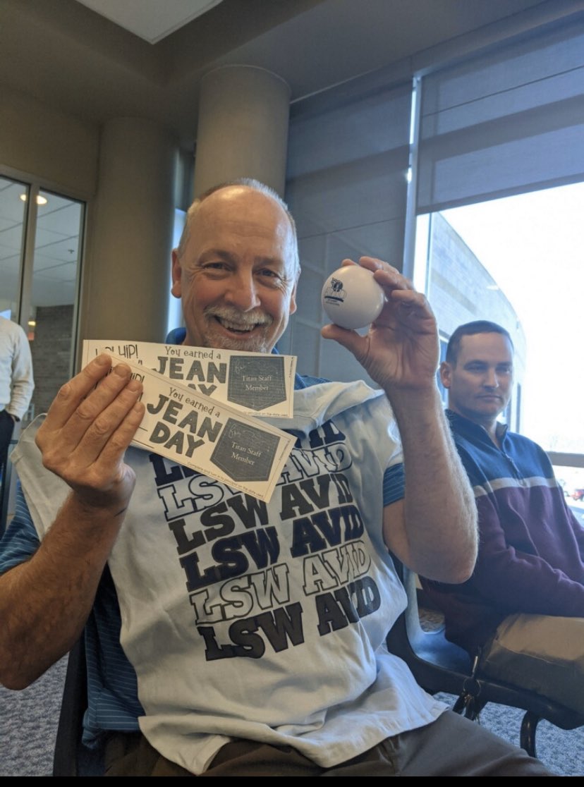 paul_klene's tweet photo. @ #wicorwhileyouworklsw Man I have been overwhelmed with Wicor generosity. I even got a thank you for doing Wicor card from one of my students. You can teach an old dog new tricks. https://t.co/7Q1YzlFp4V