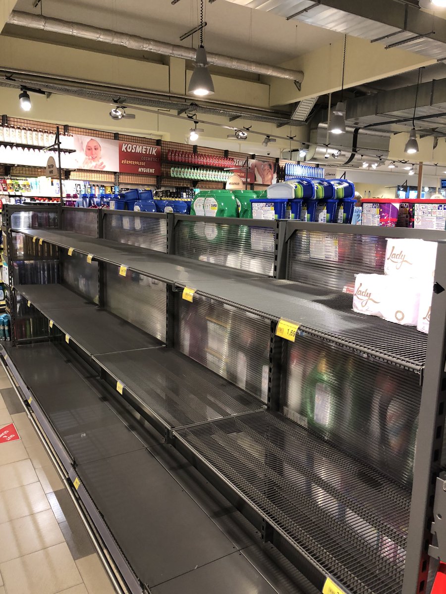 ufomedia's tweet photo. So #Edeka, wir haben jetzt ein sehr ernsthaftes Problem. Irgendwann brauchen auch wir wieder Klopapier... #Klogate https://t.co/LDIiezyuWi