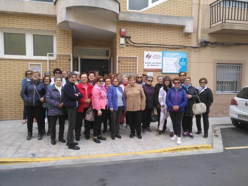 GVAdsxo's tweet photo. En el centro de salud de #Navarres personal i usuarias se han concentrado para conmemorar el día de las mujeres y por la #IgualdadReal #8M2020 https://t.co/bBSFGPrXlJ
