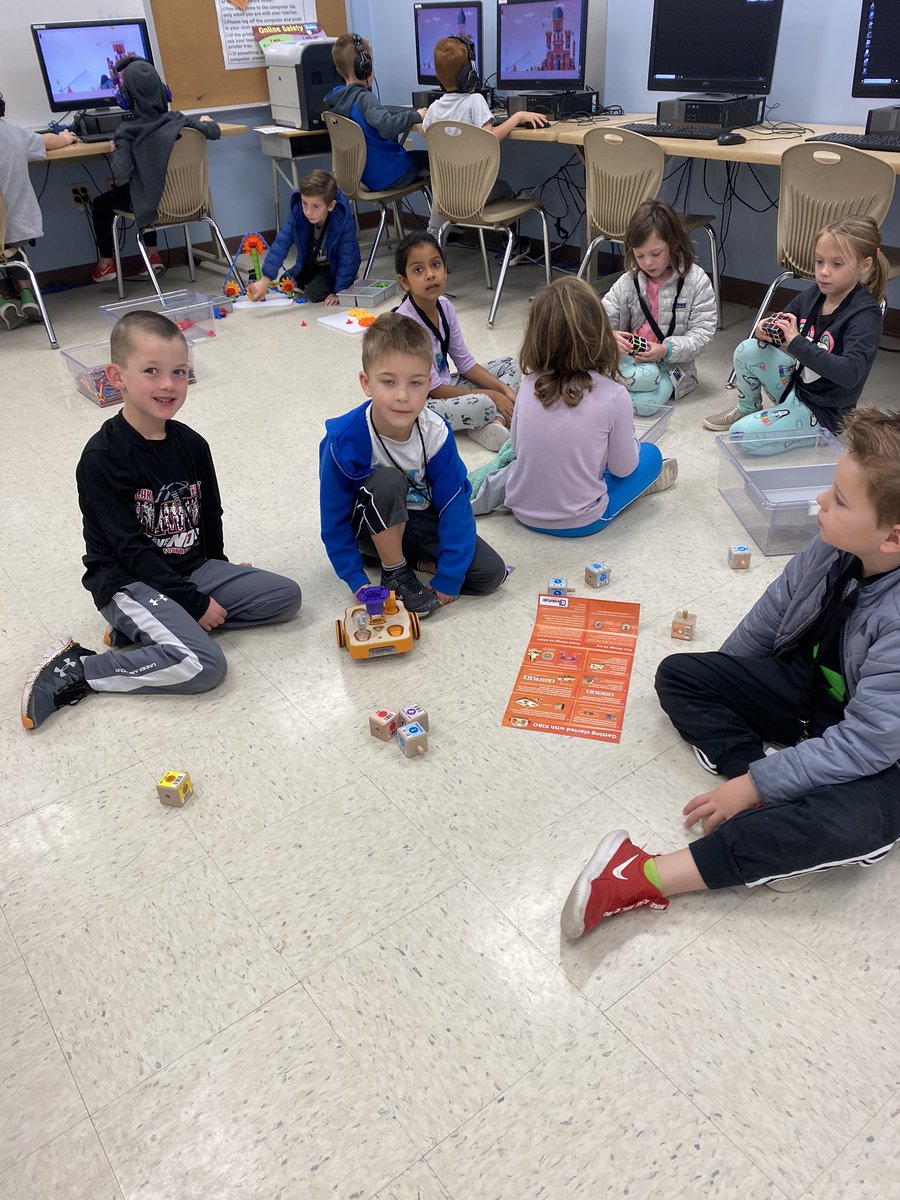 Our <a href="/SHEsailors/">Serene Hills Elem.⚓️</a> love starting their Fridays with Across Campus Enrichment (ACE) clusters!! Grateful to our Serene Hills Elem. PTO for the <a href="/DiscoveryMakrIO/">DiscoveryMaker</a> carts!! Our kids LOVE them!!