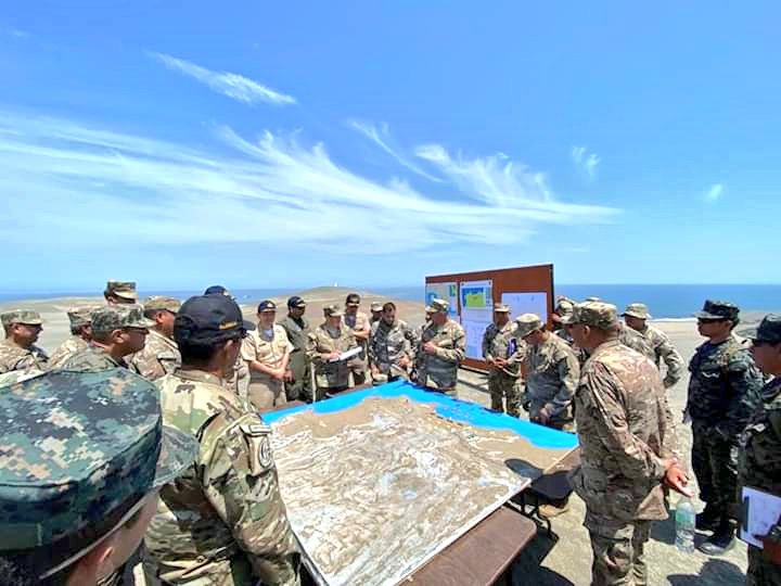 naval_peru's tweet photo. #MGPNoticias Como parte de las actividades previas al Operativo Conjunto #Victoria2020, el Comandante de la Fuerza de Tarea Anfibia, Contralmirante Gian Marco Chiapperini, acompañado de Oficiales del @EjercitoPeru y @fapperu realizaron el reconocimiento del área de Operaciones. https://t.co/DcbwDz1rdq