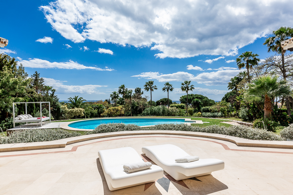 EVMarbella's tweet photo. LARGE FAMILY VILLA WITH SEA VIEWS IN LAS CHAPAS, MARBELLA
The modern reformed villa which is kept in traditional Andalusian Style has fantastic sea views over the Mediterranean Sea and African Coastline from almost all the rooms.
More Information: https://t.co/0Cg836NgqJ https://t.co/MOMnkBCR5d