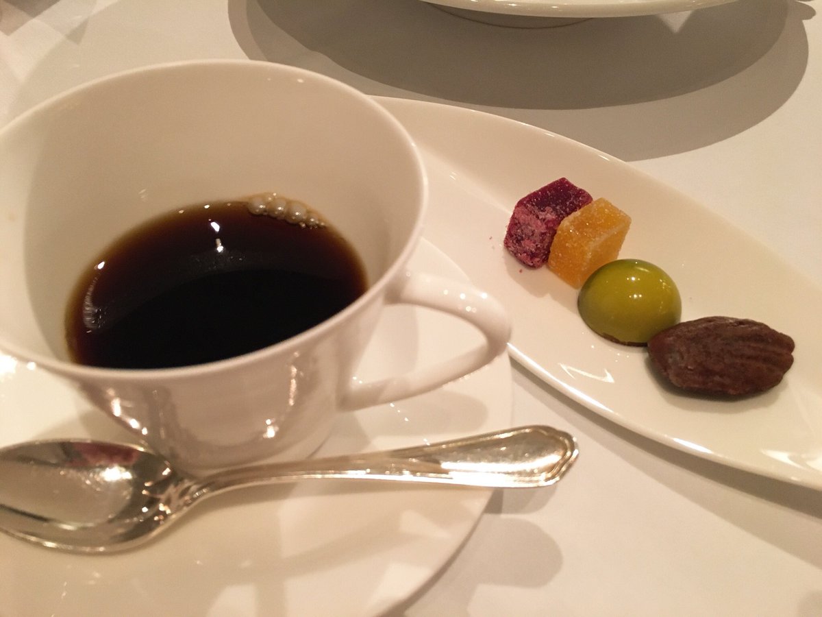 山氏 安芸 4月から札幌 恒例の年に1回の家族旅行は 今年は伊勢神宮へ初めて行きました 夜は都リゾート志摩ベイサイドテラスに宿泊 ホテル内のフレンチレストラン アッシュ ドール で夕食です