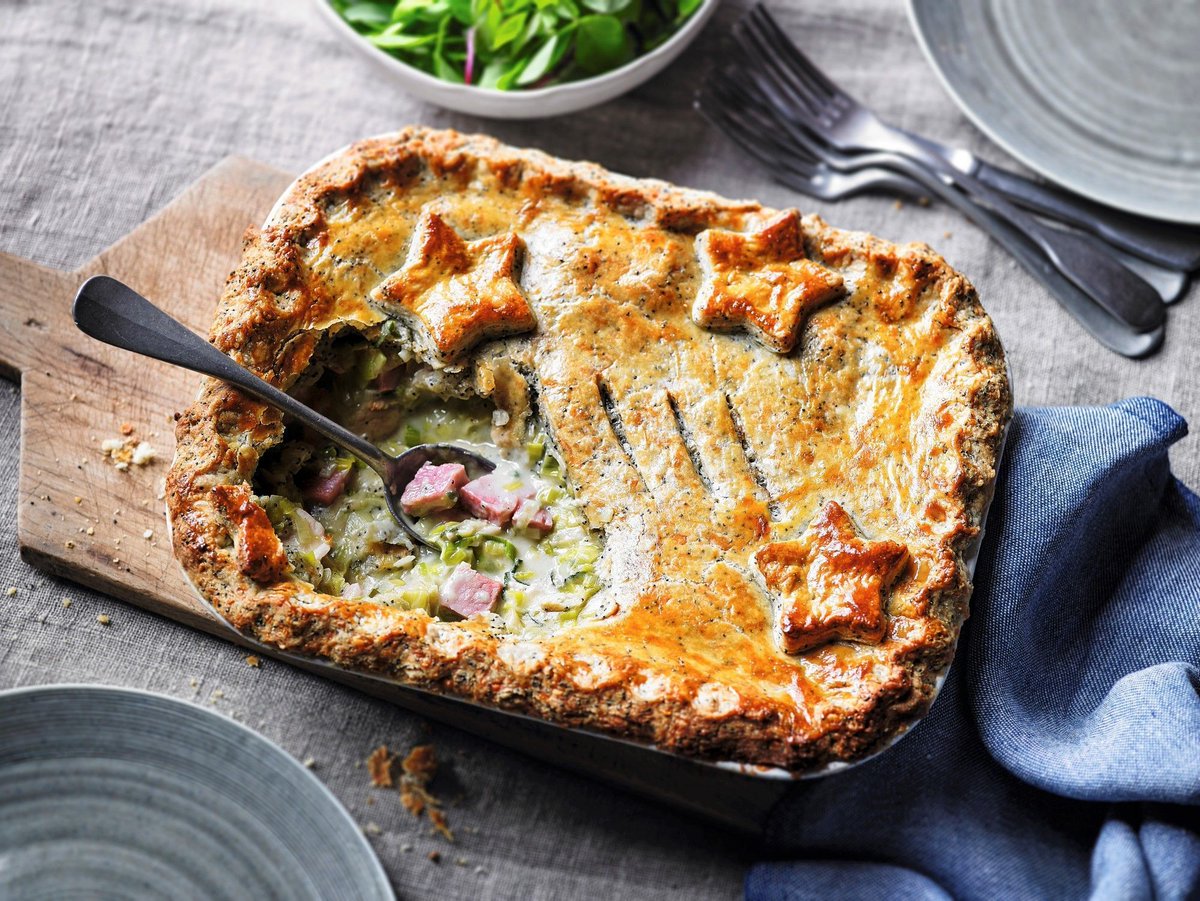 gbf_mag's tweet photo. From creamy chicken and leek to Asian-spiced salmon, we’ve got a pie to suit everyone this #BritishPieWeek2020 https://t.co/FCFkXvurbO https://t.co/i08vRNg7Mk